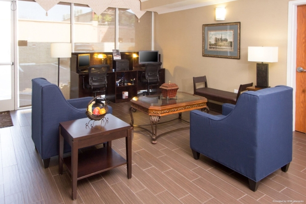 Hotel Comfort Suites Visalia Convention Center